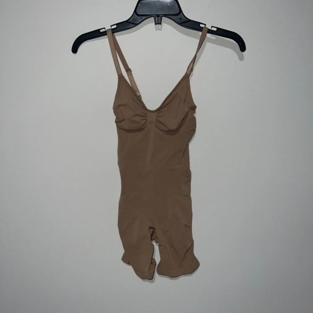 SKIMS SEAMLESS SCULPT MID THIGH BODYSUIT SIENNA LARGE